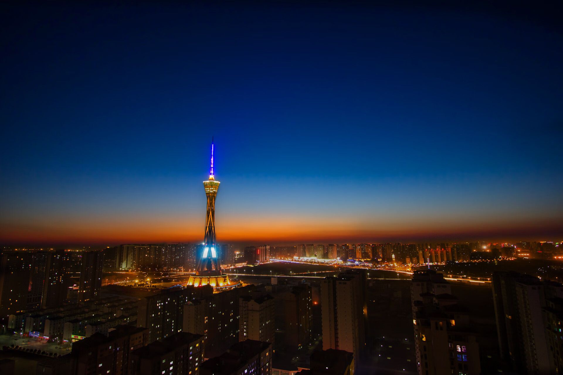 乐鱼体育平台app-英超争冠激烈：悬念渐入佳境，精彩不断！，英超竞争激烈
