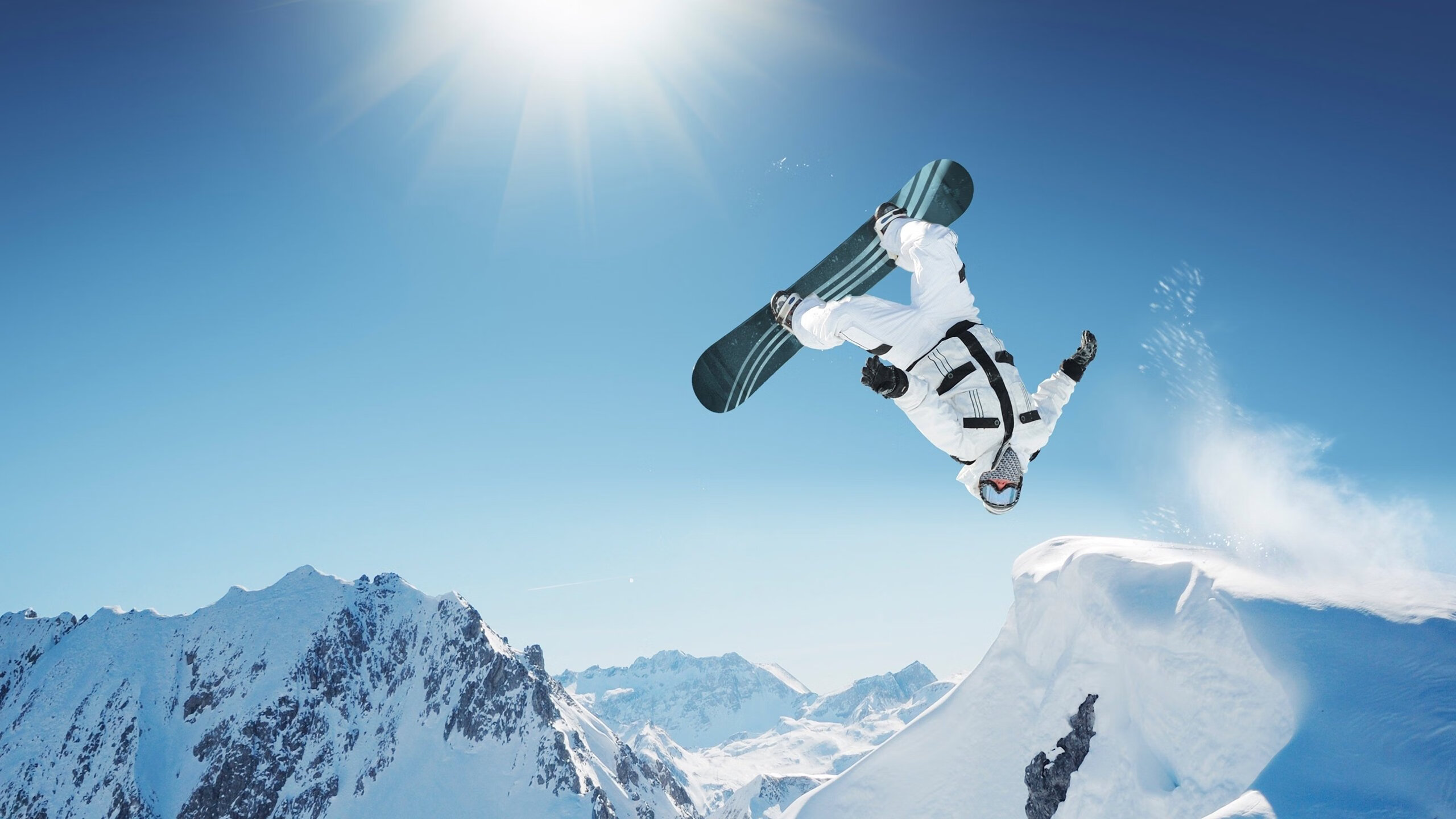 Leyu Sport下载-日本骑手佐藤健一在2024年国际马术障碍大奖赛中获得第二名，成绩突出。